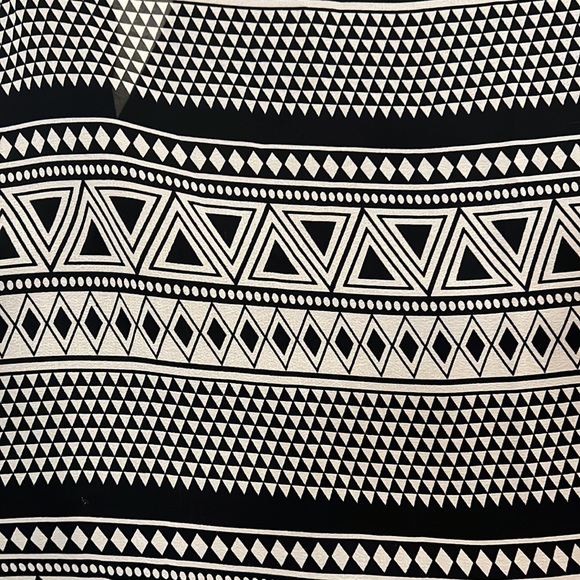 Timing Sheer Black & Tan Tank - Picture 3 of 6